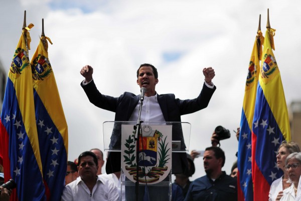 Guaidó se autoproclama 