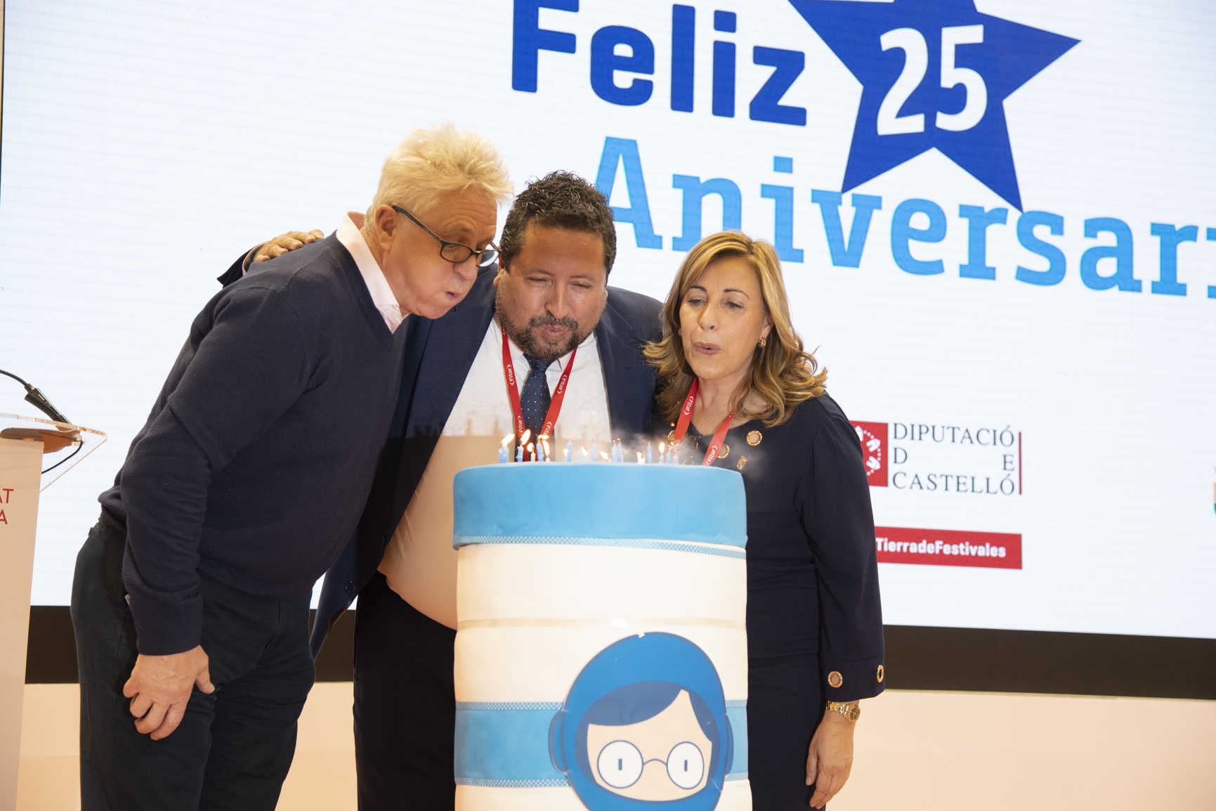 Javier Moliner, Susana Marqués y Melvin Benn celebran en Fitur el 25 cumpleaños del FIB