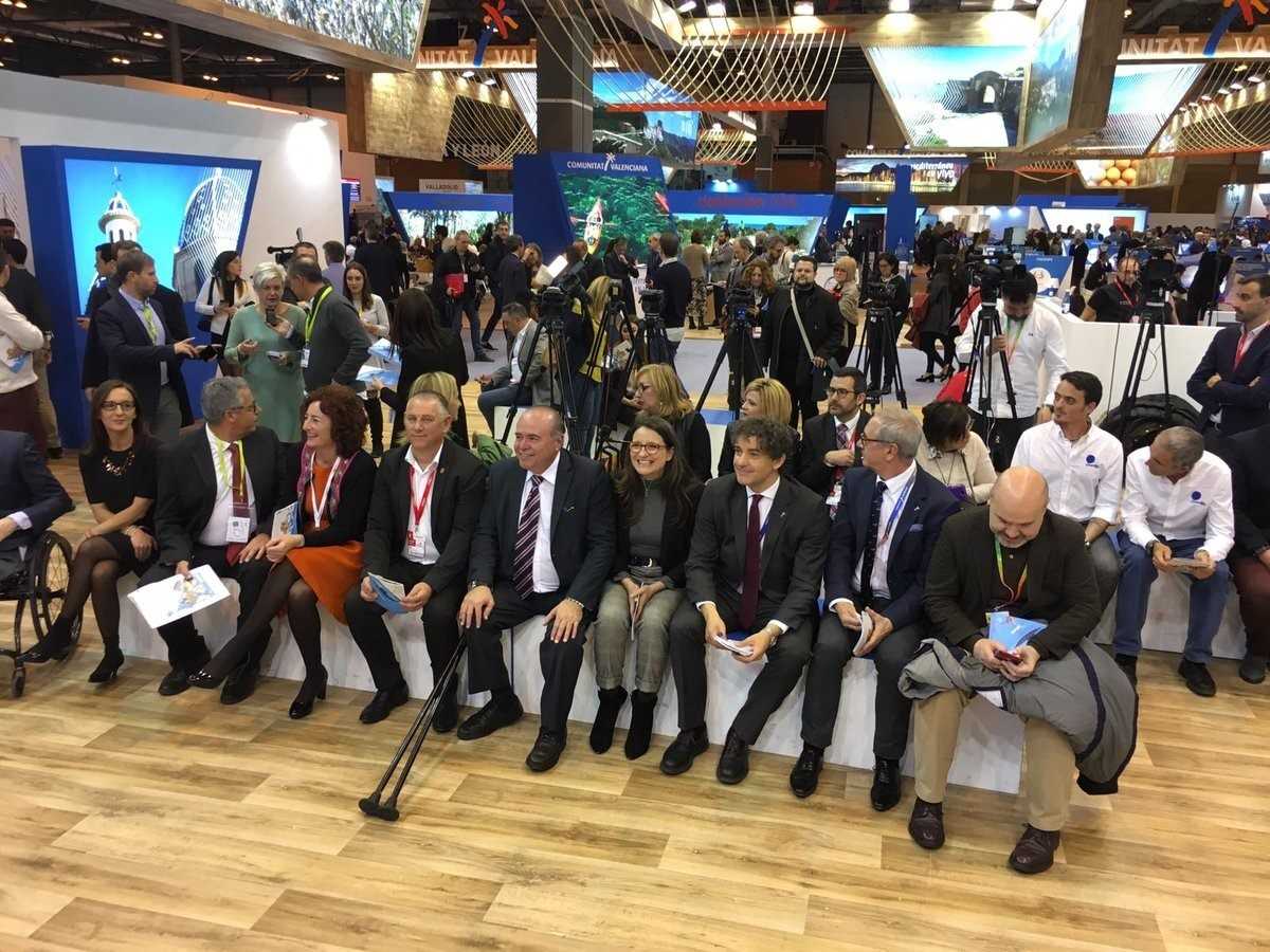 Oltra denuncia que la seguridad de Fitur le reprende por hablar en valenciano con su equipo