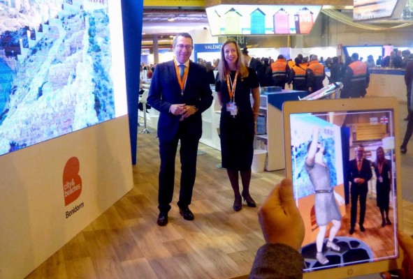 Benidorm presenta el primer avatar virtual que ofrecerá información sobre el ‘castellum’ de El Tossal de La Cala 
