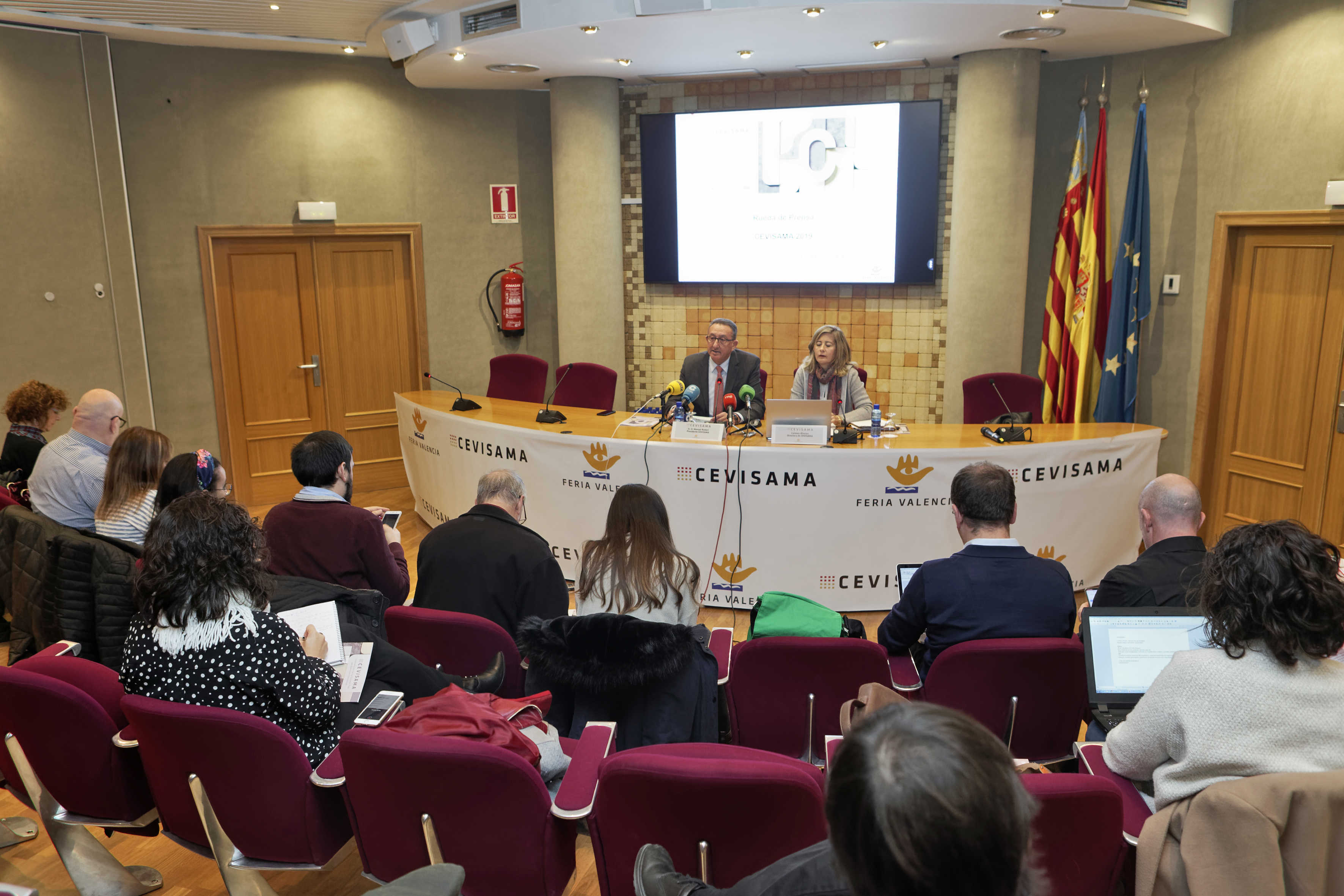 Cevisama reunirá a 800 firmas, el 32% extranjeras, en una feria que abrirá la ministra Reyes Maroto