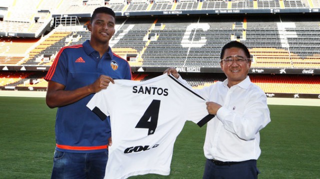 Aderllan Santos negocia su rescisión de contrato para volver a jugar en Portugal