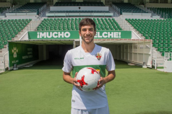 El Elche rescinde la cesión del lateral Carlos Redru