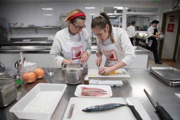 La caballa marinada de Cristina Gómez (Eneko) se lleva el concurso de cocina creativa con granada