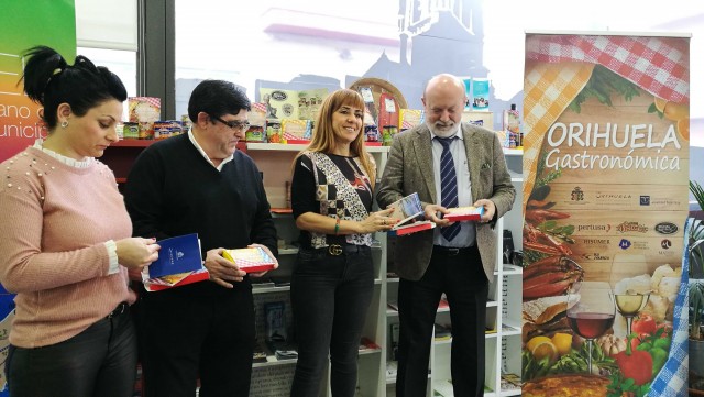La gastronomía como baza de Orihuela en Fitur: un restaurante con ruedas y guías de productos locales