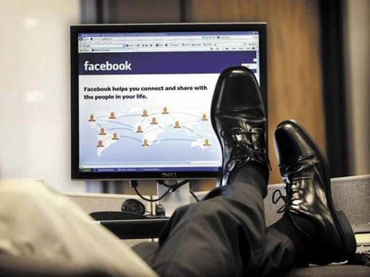 Redes sociales y trabajo, una relación que las empresas aún deben regular