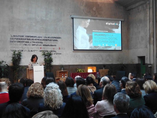 La brecha de género en el sector digital está en los estudios y no en el entorno laboral