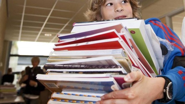 Un libro de texto puede tener hasta 25 versiones por exigencia de las Comunidades autónomas 