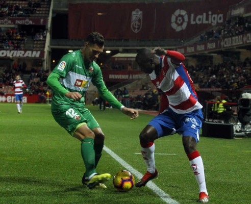 El Elche llega una hora tarde al partido 