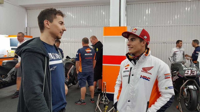 Jorge Lorenzo, operado de la muñeca izquierda, se perderá los test de Sepang