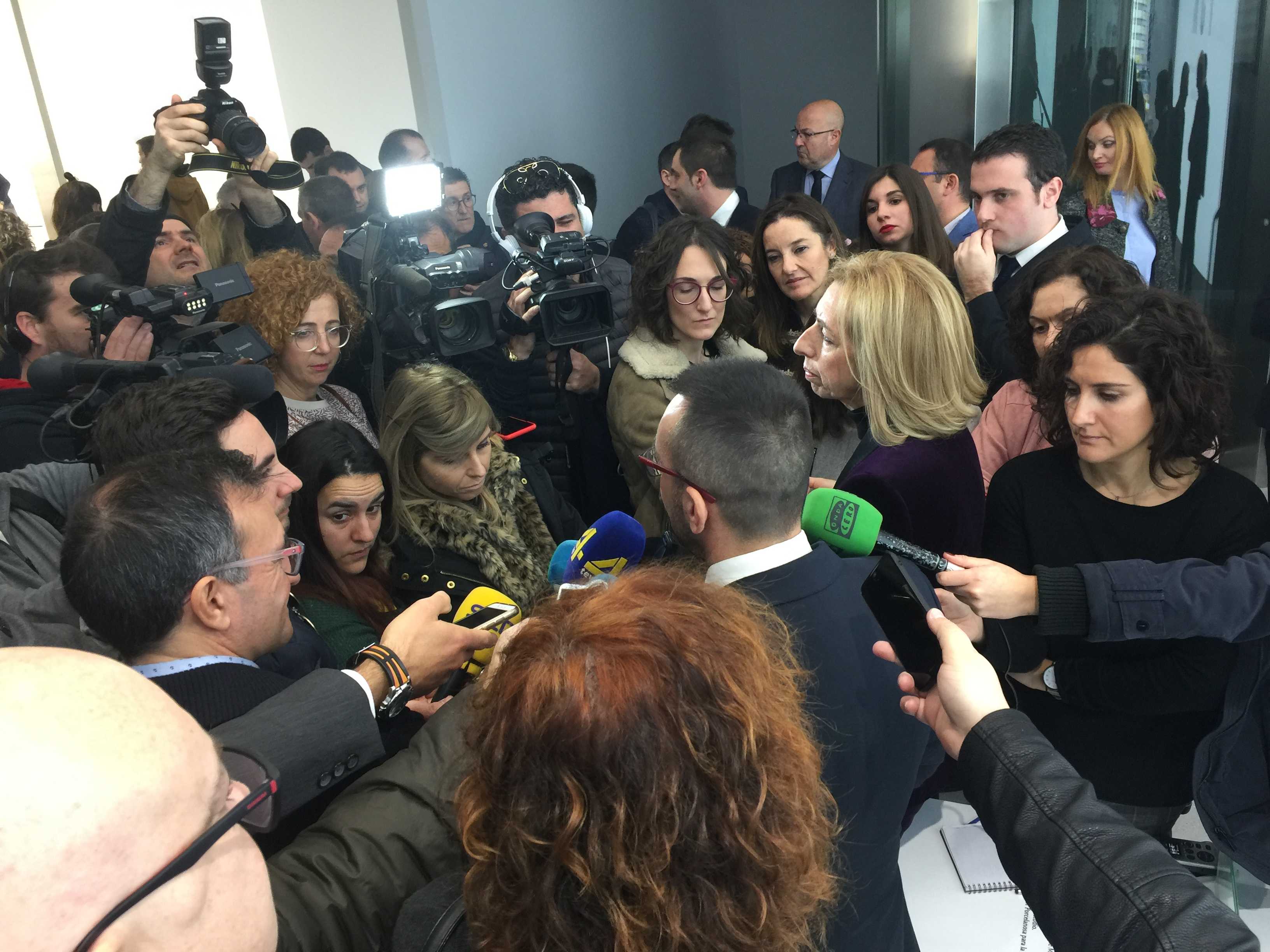 La consejera delegada de Porcelanosa, María José Soriano, atiende a los medios, en el inicio de la Muestra Internacional de la marca que arranca este lunes. - 