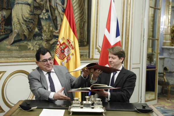 Reino Unido firma con España el primer acuerdo para que los residentes voten en las municipales