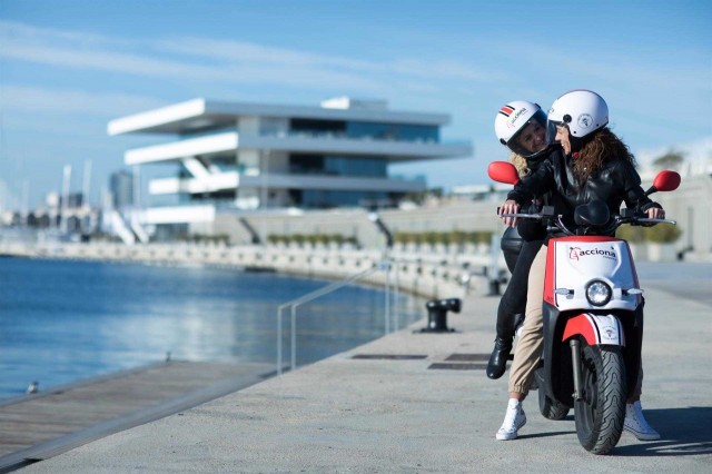 Acciona desplegará más de 500 motos eléctricas en València en una 