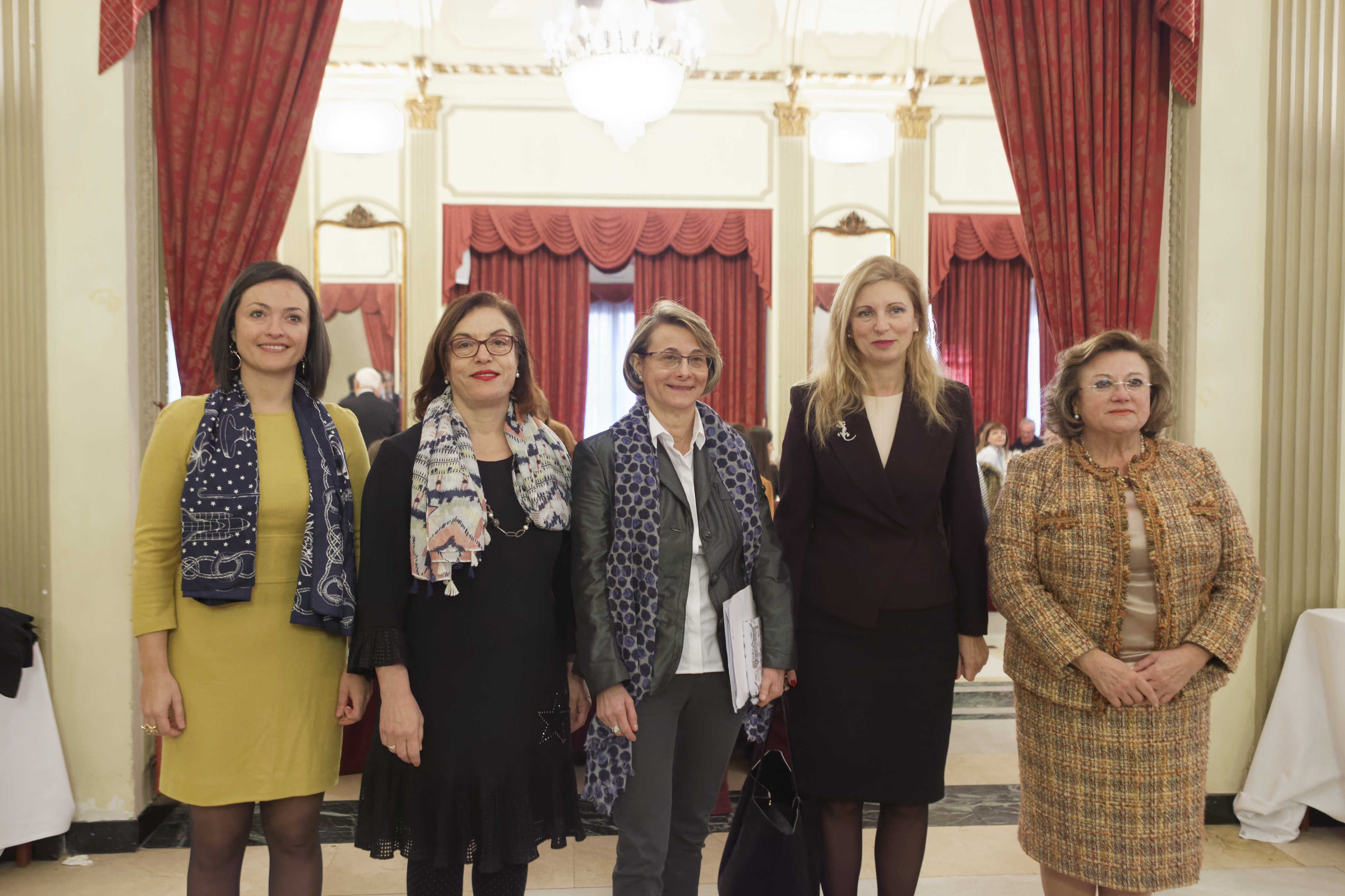 Ana Ulloa, Soledad Ten, Eva Alcón, Amparo Marco y Lola Guillamón. (Fotos: ANTONIO PRADAS)  - 