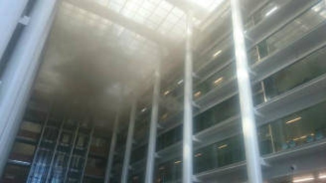 El incendio en los juzgados de la Ciudad de la Justicia de València obliga a cerrar este lunes