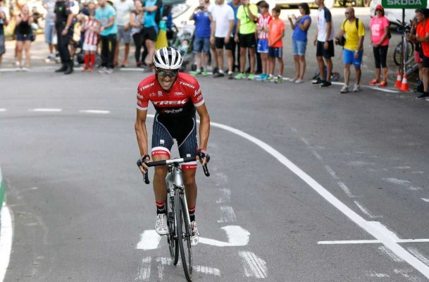 Alberto Contador se retira aclamado por la multitud pero sin lágrimas