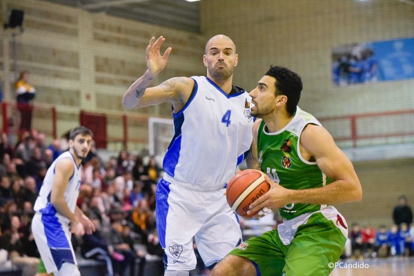 El Tau impone su ley en la cancha del Prat (72-82)