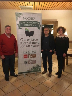200 personas llenan la primera noche gastronómica literaria ilicitana del año con Santiago Posteguillo