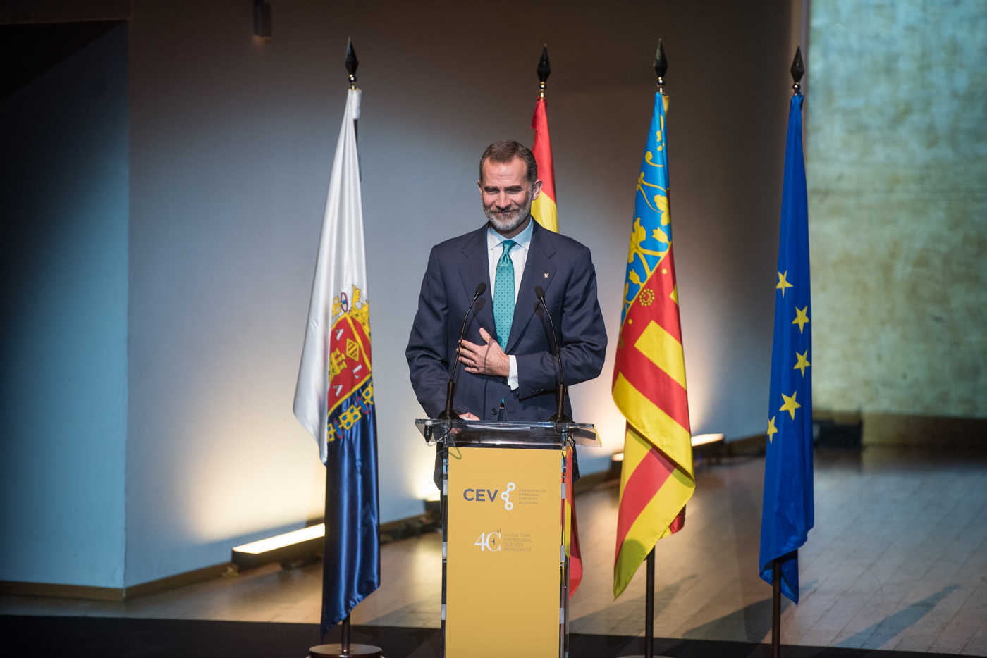 Felipe VI, al inicio de su intervención en el aniversario de la CEV. Foto: RAFA MOLINA - 