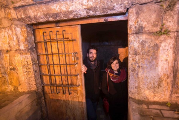 Una pareja de diseñadores adquiere las 'covetes' de los Santos Juanes a la venta
