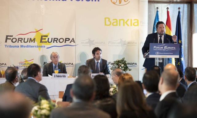 Moliner aboga en Fórum Europa por hacer política 