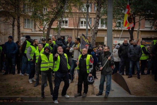 Los taxistas de Barcelona van a la huelga indefinida contra la nueva regulación de las VTC