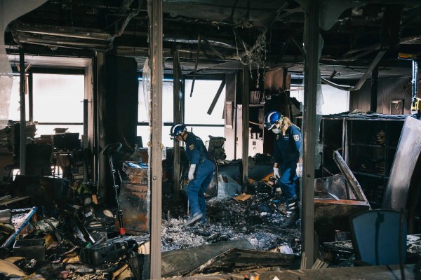 Los bomberos vuelven a intervenir en los juzgados al haberse hallado rescoldos del incendio