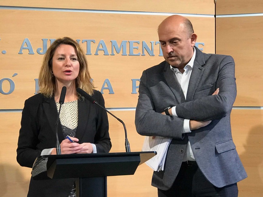 La portavoz del PP, Begoña Carrasco, junto al edil Carlos Feliu. - 