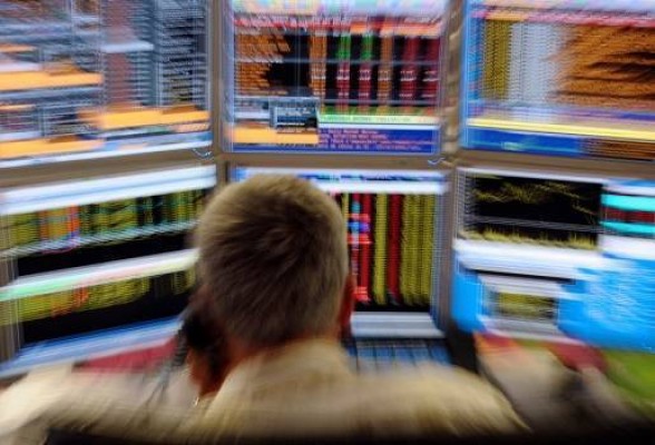 El Ibex 35 coge carrerilla a media sesión y tantea los 10.300 puntos