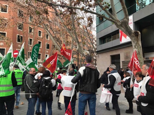 El personal del CHGUV pide el cese del equipo directivo ante la Conselleria de Sanidad