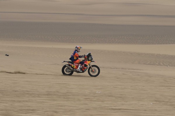 Toby Price gana su segundo Dakar por delante de Walkner y Quintanilla

