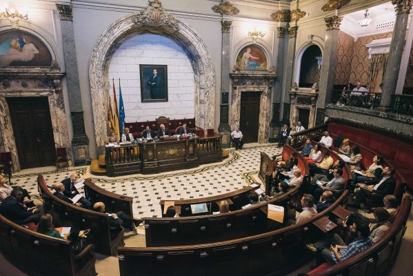 El lenguaje inclusivo llega al Ayuntamiento de València: adiós 'vecinos', hola 'vecindario' 