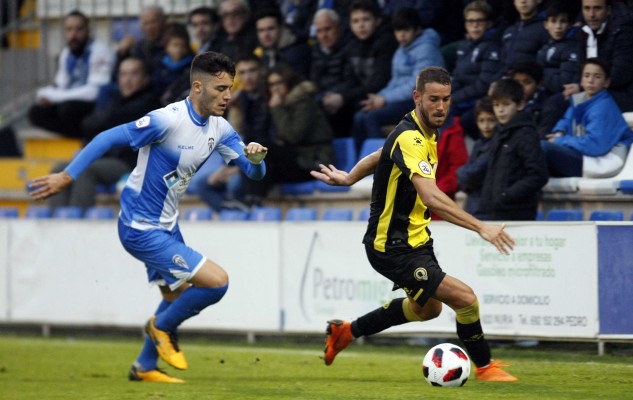 El Hércules concede la baja al delantero Carlos Fernández

