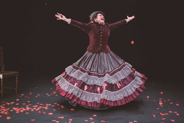 La lluita d'Emilia Bazán recala en el Paranimf amb una obra de teatre per a dones fortes