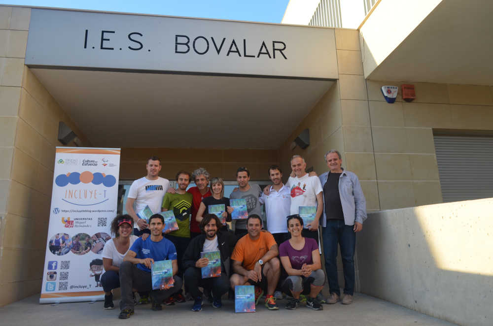 Varios profesores del IES Bovalar, tras una actividad. - 