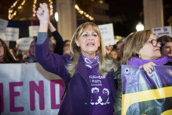 Primera protesta feminista contra las políticas que cuestionan la lucha contra la violencia de género