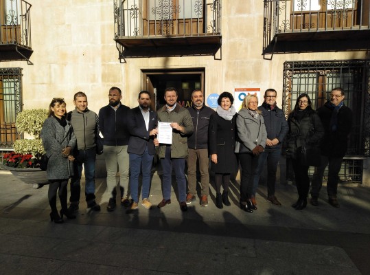 Ciudadanos y PP registran la solicitud para el pleno del mercado de Elche y parar la peatonalización 