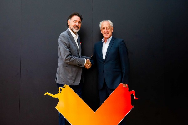 SD Correcaminos y Viajes Transvia renuevan su acuerdo para cuidar a los corredores visitantes