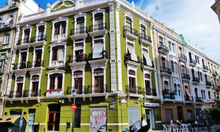 Los dueños de pisos turísticos tendrán que renovar cada cinco años su inscripción en el registro de la Comunitat