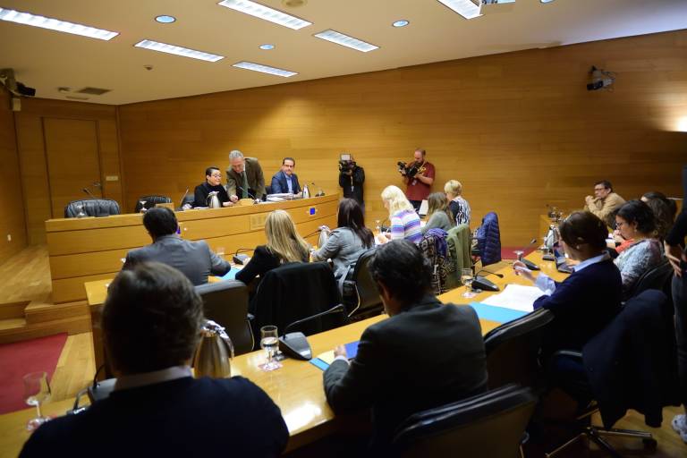 Pitorreo en Les Corts: los comparecientes se mofan de la comisión de Crespo Gomar