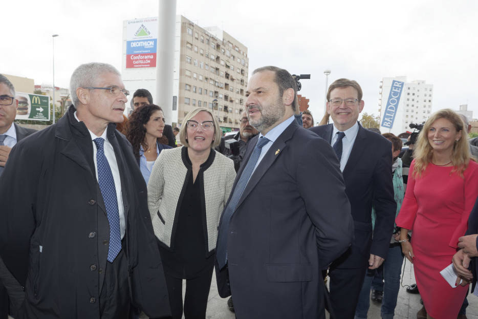 El ministro de Fomento, José Luis Ábalos, en su visita a Castellón de noviembre. (Foto: ANTONIO PRADAS) - 