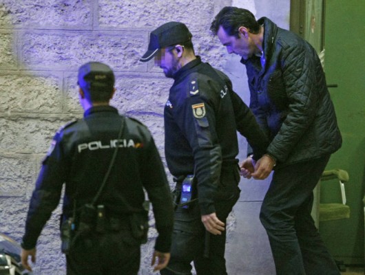El juez abre juicio al yerno del expresidente de la CAM por el crimen de su suegra