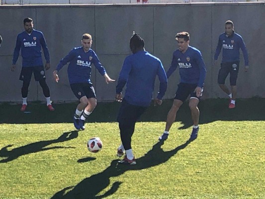 Batshuayi entrena a la espera de concretar su salida en una sesión sin Guedes, Kondogbia y Piccini