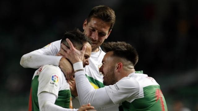  Iván Sánchez libera al Elche y hunde al Nástic