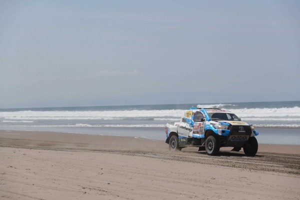 Toyota abre sus puertas a Fernando Alonso para entrenarlo con miras al Dakar

