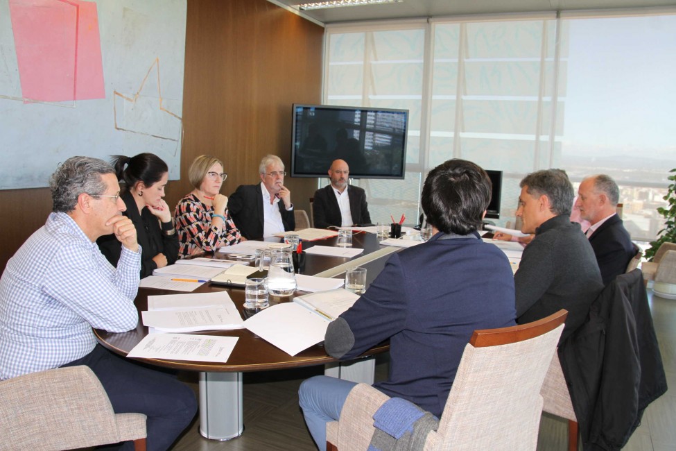 Reunión de trabajo en la Conselleria que dirige María José Salvador con las ayudas al alquiler como asunto principal. - 
