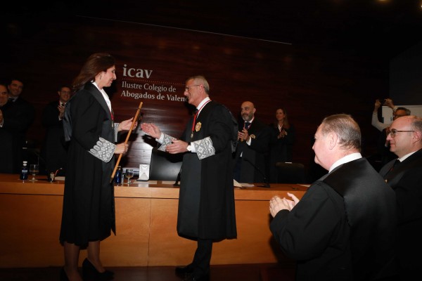 Auxiliadora Borja toma posesión como primera decana del Colegio de Abogados de Valencia