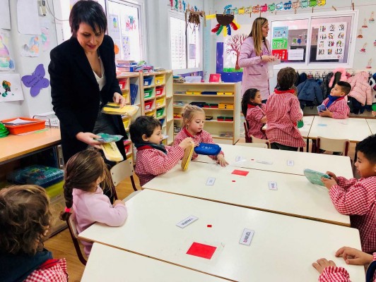 Almassora inicia el reparto de las 2.500 fiambreras escolares para reducir el uso de aluminio