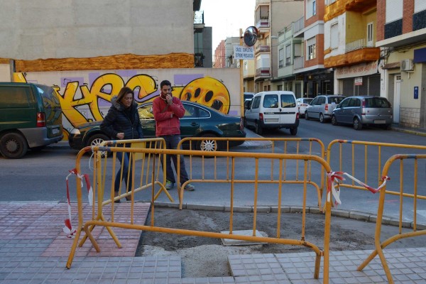 La Vall d’Uixó renueva la acera de la calle Juan Capó para hacerla accesible