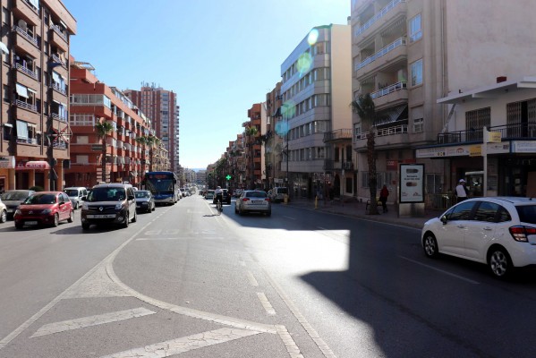 Benidorm asfaltará con un material que absorbe el ruido la avenida Beniardá, una de las más afectadas